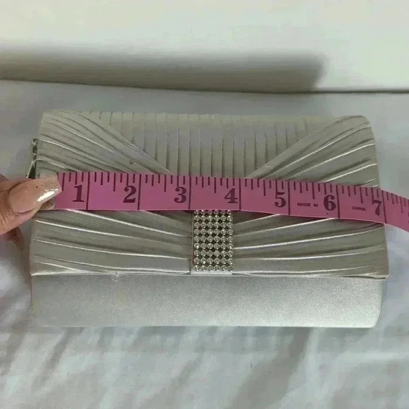 Gunne Sax by Jessica McClintock small purse with detachable chain - Picture 7 of 8